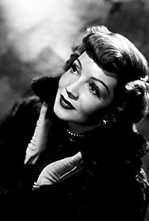 How tall is Claudette Colbert?